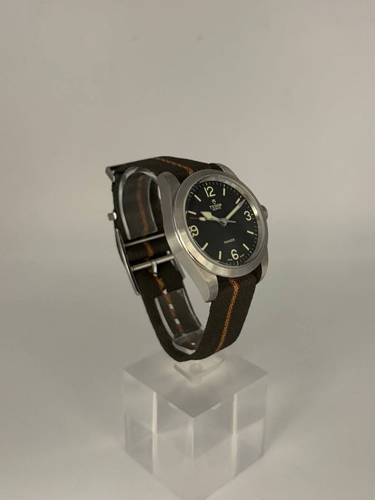 Tudor Ranger 79930 – Vue de profil droit du boîtier acier
