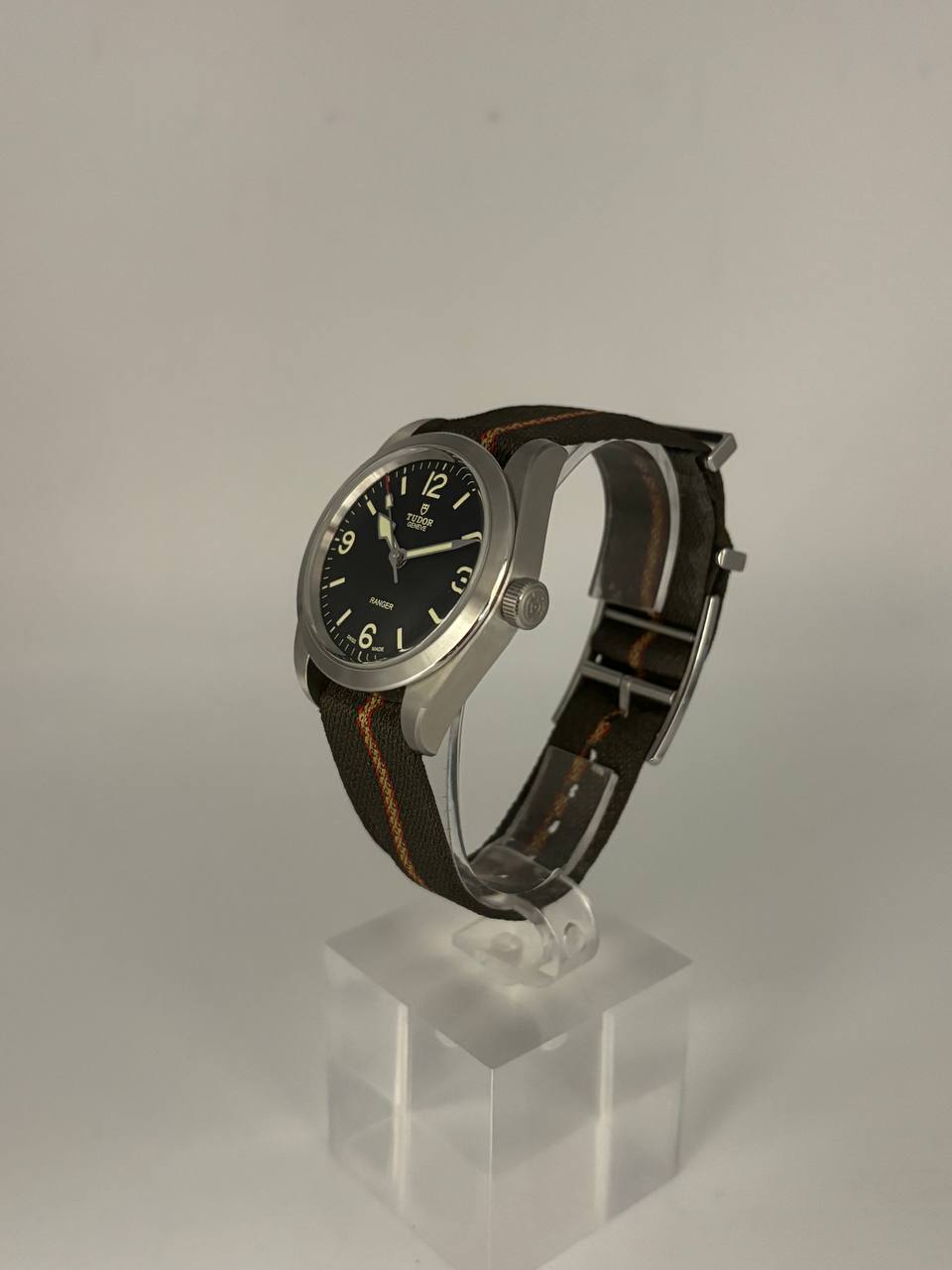 Tudor Ranger 79930 – Vue de profil gauche du boîtier 36 mm