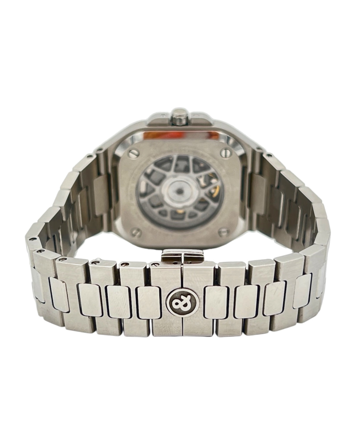 Vue arrière de la Bell & Ross BR 05A, présentant le fond du boîtier et les détails de sa construction.