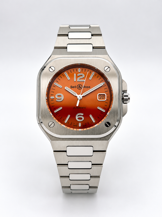 Montre Bell & Ross BR 05A vue de face, avec boîtier carré aux angles arrondis et design contemporain.