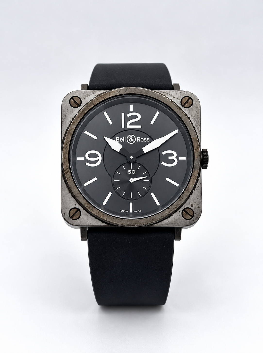 Montre Bell & Ross BRS-98 vue de face, avec boîtier carré, cadran épuré et index inspirés des instruments de cockpit.