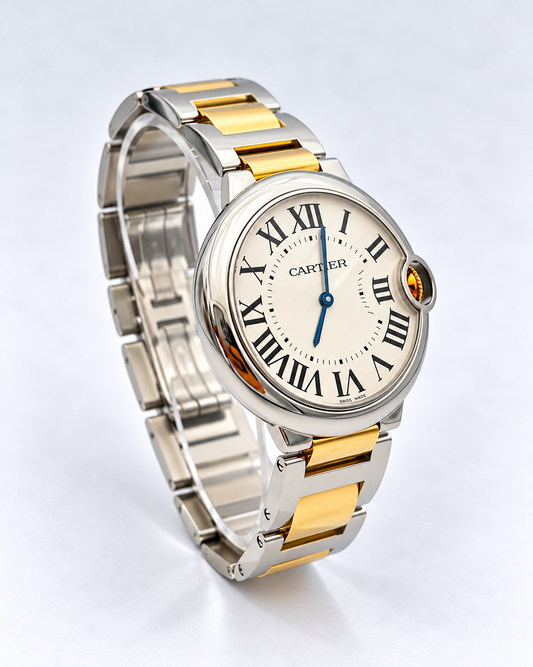 Cartier Ballon Bleu 3005 – profil droit avec couronne et cabochon bleu