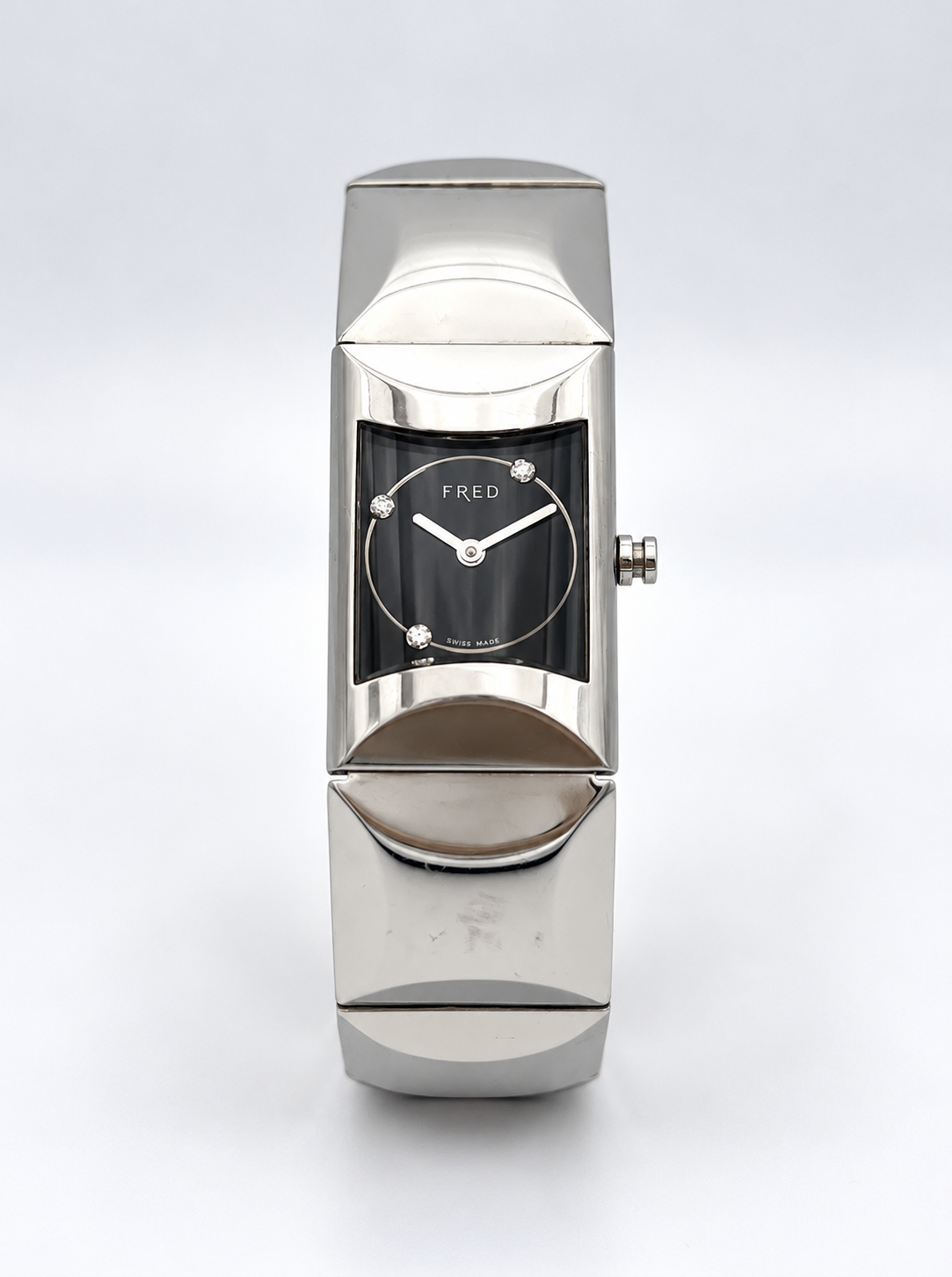 Montre FRED Ligne 36 vue de face, présentant son cadran élégant et son design raffiné inspiré de la joaillerie parisienne.