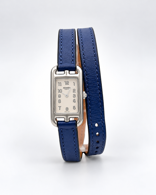 Montre Hermès Nantucket vue de face, avec boîtier aux lignes ovales, cadran raffiné et design emblématique de la maison Hermès.