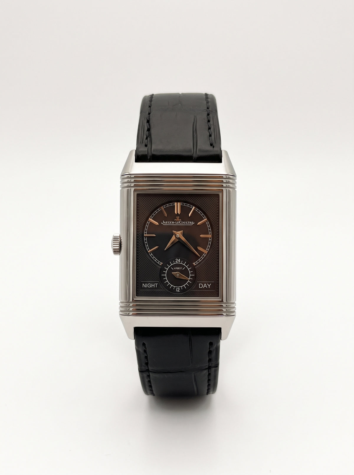 Jaeger-LeCoultre Reverso Tribute Duoface Q3908420 vue de face, montre rectangulaire avec cadran principal et boîtier réversible , face noir