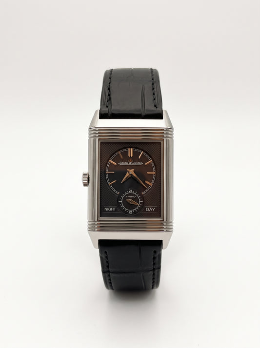 Jaeger-LeCoultre Reverso Tribute Duoface Q3908420 vue de face, montre rectangulaire avec cadran principal et boîtier réversible , face noir
