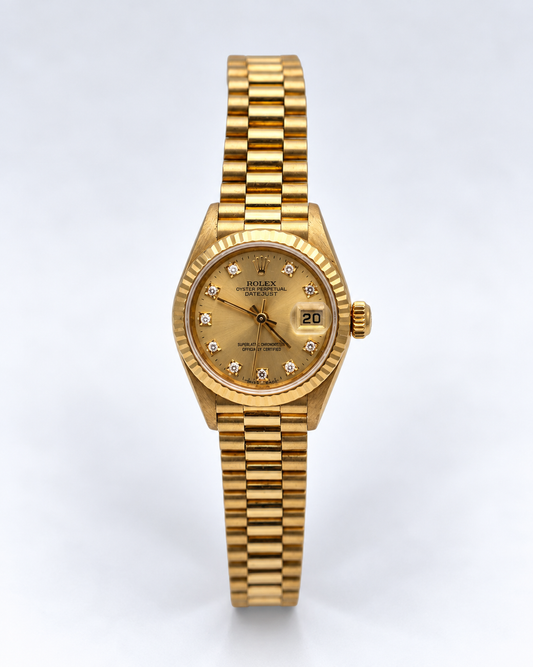 Rolex Lady-Datejust 69178 – vue de face, boîtier en or jaune et lunette cannelée